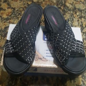 Woman's Skechers Sandals
